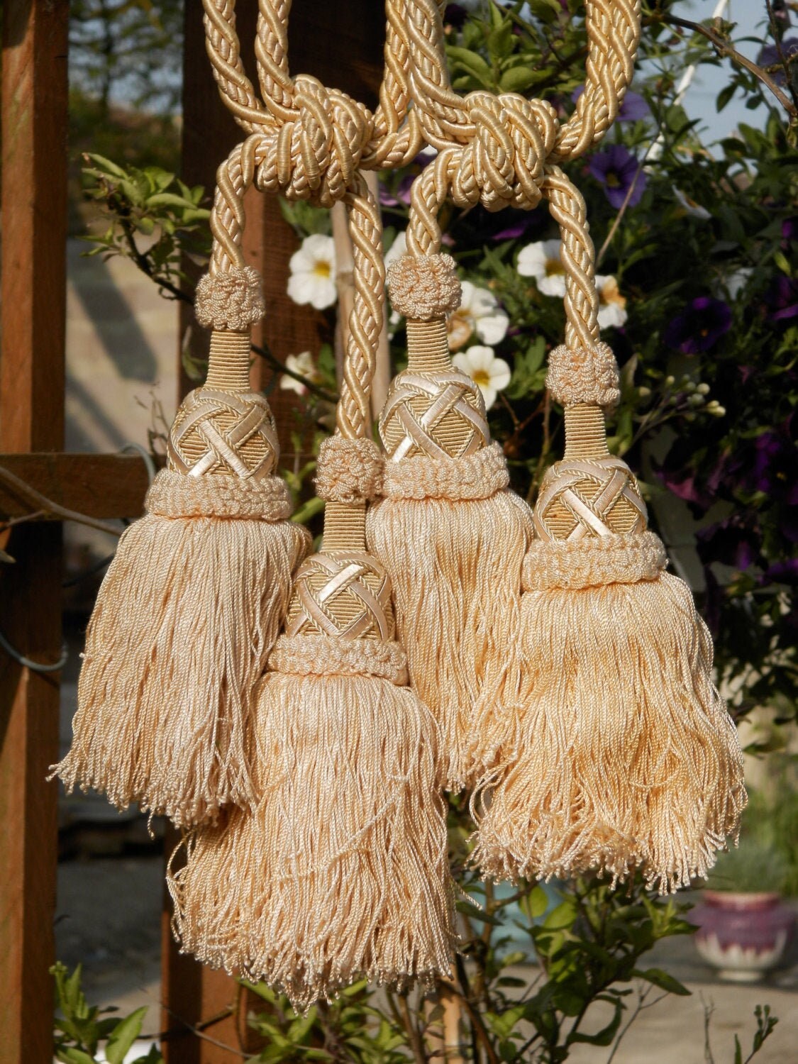 Paire de Tiebacks Français Rideau Vintage. Crème Double Bobbles & Tassels. Golden Chateau Curtain Ti