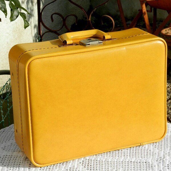 Vintage valise Français / bagages, coléoptères inspirée boîtier sous-marin jaune / sac, accessoires Retro, 1960 pour l'entreposage, Mid réapparaître, Kitsch.Vinyl