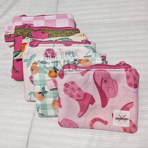 Mini Cartera de Mano con Llavero y Clip / Acolchada