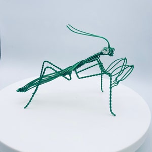 Praying mantis wire sculpture