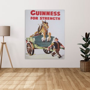 Puede incluir: Anuncio vintage de Guinness con un caballo tirando de un carro con un hombre con un sombrero de paja. El texto dice "Guinness for Strength".