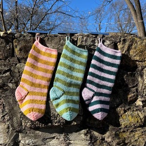 knit christmas stocking:  SIMPLE STRIPES