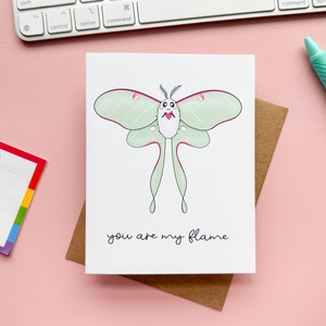 vous êtes mon amour de mite de lune de flamme | de voeux d'anniversaire | Love + Luna Moths sont Super A+ | Carte amour nature Saint Valentin