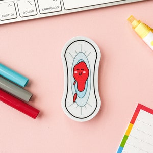 Sticker Happy Pad inlegkruisje voor tampons en geheime menstruatie | Sprankelende kawaii menstruatiesticker | Leuke feministische sticker