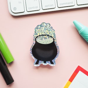 Broche de acrílico brilhante em formato de caldeirão de bruxa para o Halloween