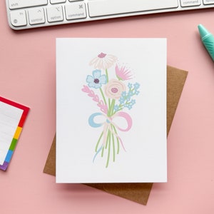 florale de drapeau de fierté trans | bouquet de fleurs subtil de drapeau de la fierté trans carte de vœux | Carte Drapeau de fierté subtile LGBTQIA