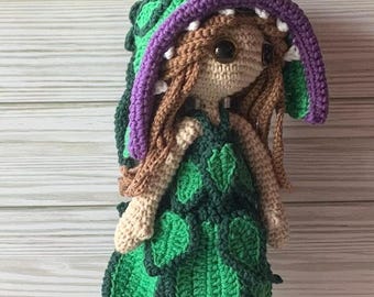 Crochet Audrey II Cosplay Doll – Handmade Little Shop of Horrors Plush with Stand