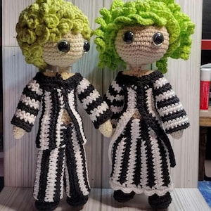 Handgemachte gehäkelte Beetlejuice Cosplay Puppen - Junge, Mädchen oder komplettes Set mit 3D-gedruckten Ständern