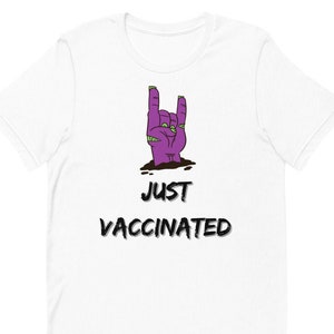 Nur geimpft, Im geimpft, 2021 Immunität, geimpfte Zombie, Pop-Kultur Tshirt, Immunität, Impfstoff Shirt, Hug Me Im geimpft,