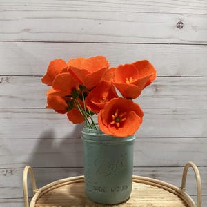 Tallo de amapola de California de fieltro: mezcla de lana hecha a mano, florero de capullo