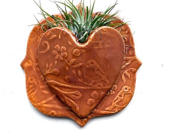 Creamy Brown Bird embossed Ceramic Wall Pocket Planter: Small Heart Vase