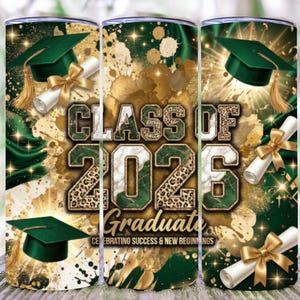 Adesivo per bicchiere termico della classe di laurea del 2026, verde e oro, effetto marmo leopardato (download digitale PNG)