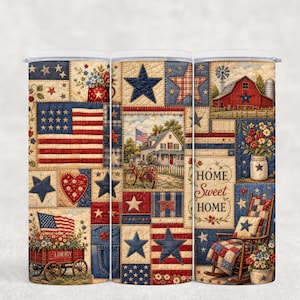 Puede incluir: Un vaso con un diseño de patchwork con temas patrióticos. El diseño incluye la bandera estadounidense, estrellas, corazones y una escena de granja. La paleta de colores es principalmente roja, blanca y azul, con una estética vintage.