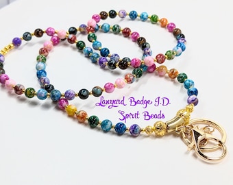 Cordão Rainbow Spirit Beads: Detalhes em Dourado, Porta-Crachá/Identificação - Presente