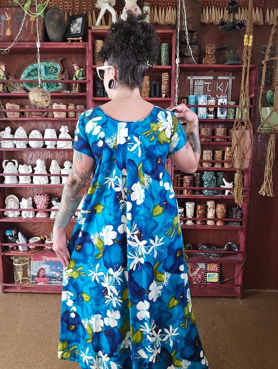 Robe hotesse grande taille sale