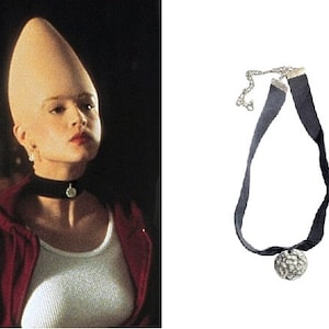 Movie Replica Coneheads &#39;Connie&#39; Conehead Necklace SNL 1980&#39;s Halloween Costume Cosplay Velvet Choker with Silver Medallion