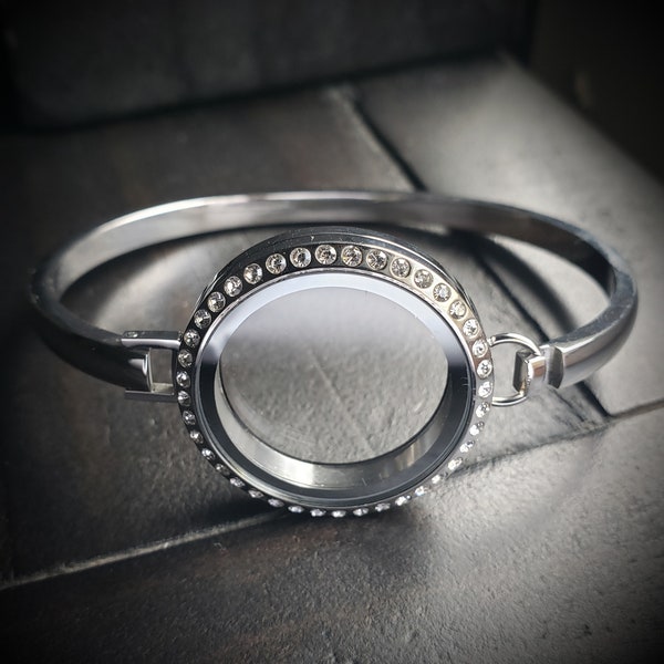 Floating Locket Bangle Bracelet-30mm-Memory Locket-Crystal Twist Face-Fits 8 Inch Wrists-Silver Stainless Steel-Gift Idea for Women