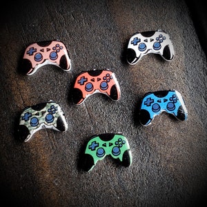 Video Game Controller Floating Charm: Acrylic Resin Gamer Locket (10mmx8mm) (1 Piece)