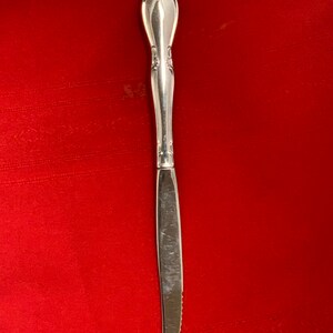 1 Oneida community chatelaine stainless steel serrated steak knife knive