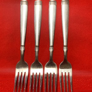Set of 4 pfaltzgraff linear stainless steel dinner forks
