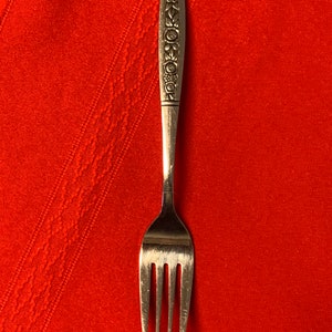 1 Oneida northland floral panel stainless steel dinner fork