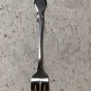 1 Oneida northland musette stainless steel salad fork