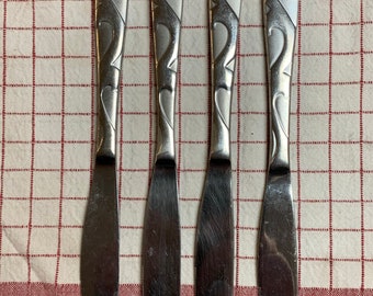 Set of 4 Oneida Tuscany stainless steel dinner knives