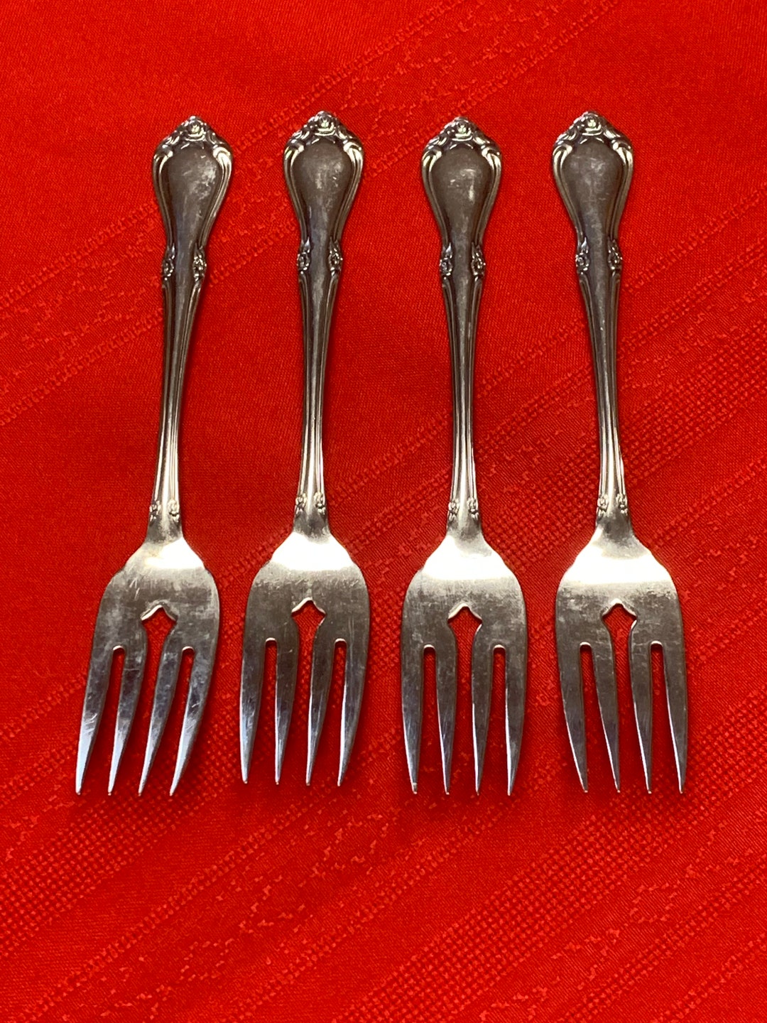 Oneida Celebrity Salad Forks – Set Of 4 Stainless Steel, Rose Pattern, 6 1/4" – Gently Used
