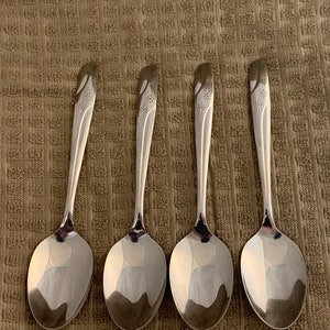 Set of 4 Oneida kenwood Thor starburst stars stainless steel tablespoon oval soup spoons