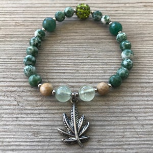 Árbol de cannabis Ágata Marihuana Cáñamo Hoja de olla Prosperidad ALIVIO DEL ESTRÉS Energía curativa Meditación Pulsera de piedras preciosas Stoner Regalo para hombres y mujeres
