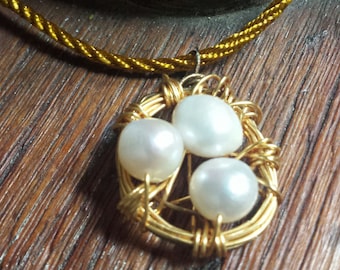 Gold Draht mit Pear Eier Bird Nest Halskette