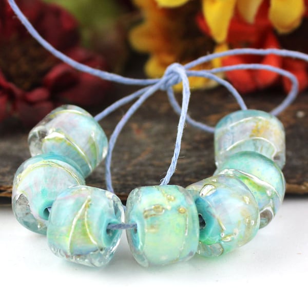 Juego de cuentas de lampwork hechas a mano: gotas de barril esmaltadas en azul claro