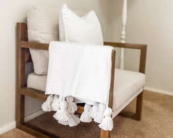 White Moroccan Pom-Pom Blanket