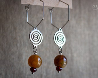 Stainless steel earrings with agate ~ Hexagon wire earrings ~ Spiral earrings with gemstone ~ Boho dangle earrings