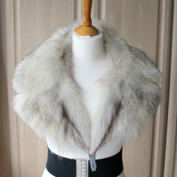 Pelliccia di volpe norvegese / blu reale bianchi e argento vintage collare, grande condizione, soffici e calde C9