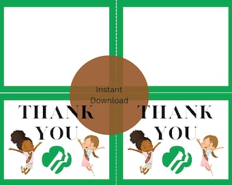 Può includere: Un biglietto di ringraziamento verde e bianco con le parole "THANK YOU" in grassetto nero. La carta presenta illustrazioni di due ragazze in uniforme da Girl Scout e il logo delle Girl Scout. Sono presenti anche le parole "Instant Download".