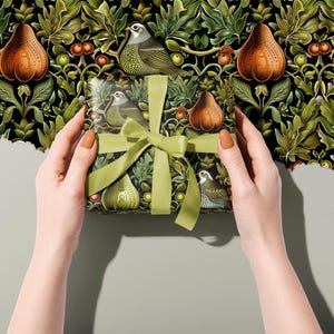 Festive Art Nouveau Gift Wrap featuring Partridge in a Pear Tree - Perfect for the Christmas Holidays bild 5