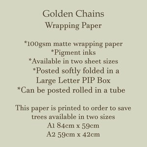 Puede incluir: Papel de regalo Golden Chains, 100 g/m&sup2;, mate, tintas pigmentadas, disponible en dos tama&ntilde;os: A1 84 cm x 59 cm y A2 59 cm x 42 cm. Este papel se imprime bajo pedido para ahorrar &aacute;rboles.