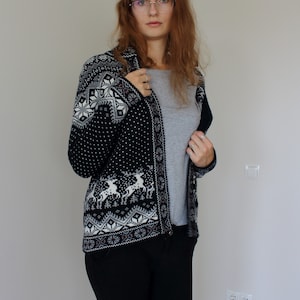 Cardigan for adult with deer pattern