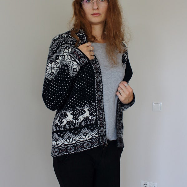 Cardigan for adult with deer pattern