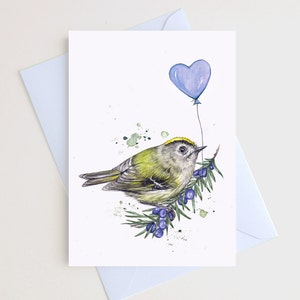 Carte de voeux Gertie the Goldcrest, ballon d'anniversaire aquarelle recyclée carte oiseau mignon illustrée A6