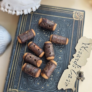 Wooden toggle buttons