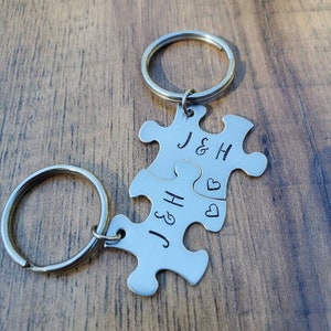 Cadeau de couples pour petit ami Puzzle pièce porte-clés, cadeau pour petite amie, estampillé à la main personnalisé nouveau petit ami cadeau