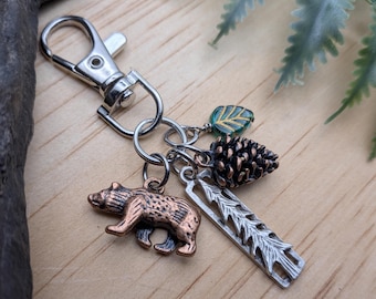 Dije de oso para bolso / Llavero de oso / Regalos con temática de montaña, piña y hoja