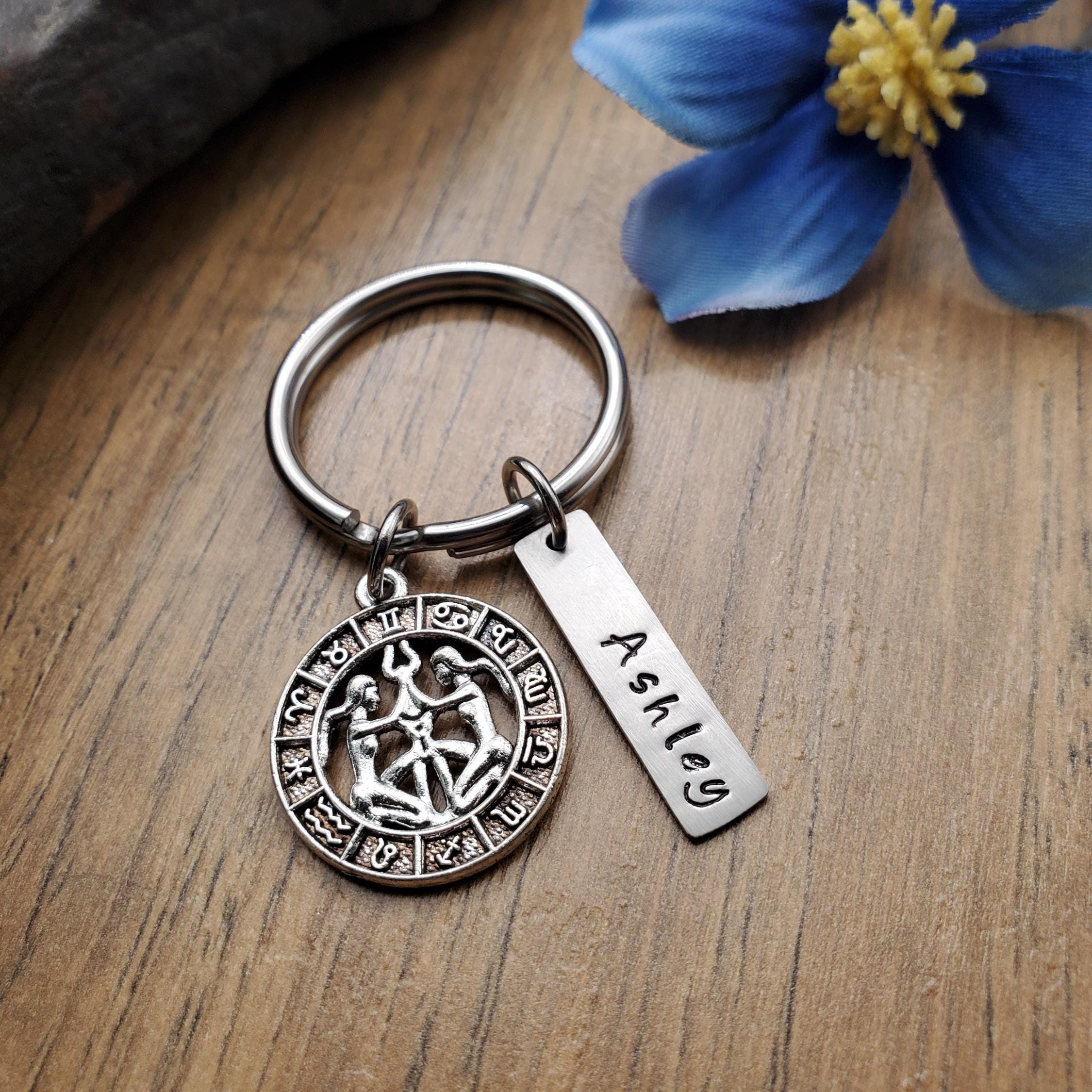 アクセサリー inimeg gemini Gemini Keychain, Gemini Zodiac Gift, Personalized Horoscope Key