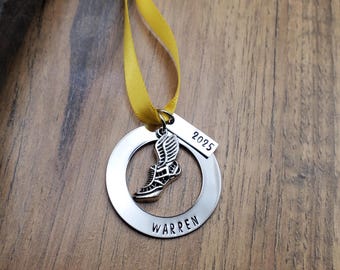 Adorno navideño de pista personalizado, regalo de equipo de Navidad, regalo de entrenador de pista, estampado a mano