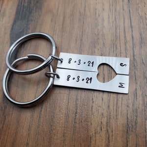 Personalized Couple Keychains, Special Date Gift, Anniversary Gift for Him, Her, husband, wife