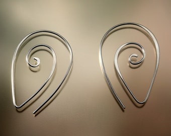 Pendientes de aro giratorio de plata de ley martillada