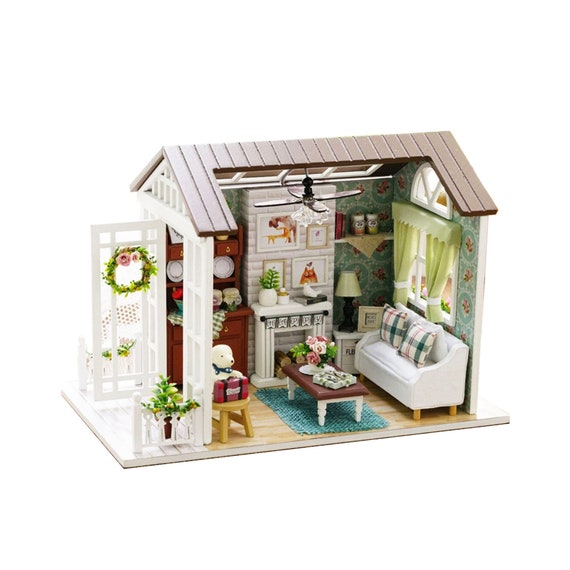 casa em miniatura DIY Doll House - Teashop madeira pequena com móveis em  miniatura, escala 1:24 Mini artesanato feito à mão com movimento musical e  capa à prova poeira, presente para adolescentes