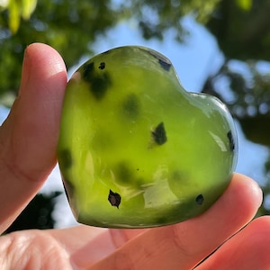Coração Serpentino: Cristal Verde Oliva com Pirita